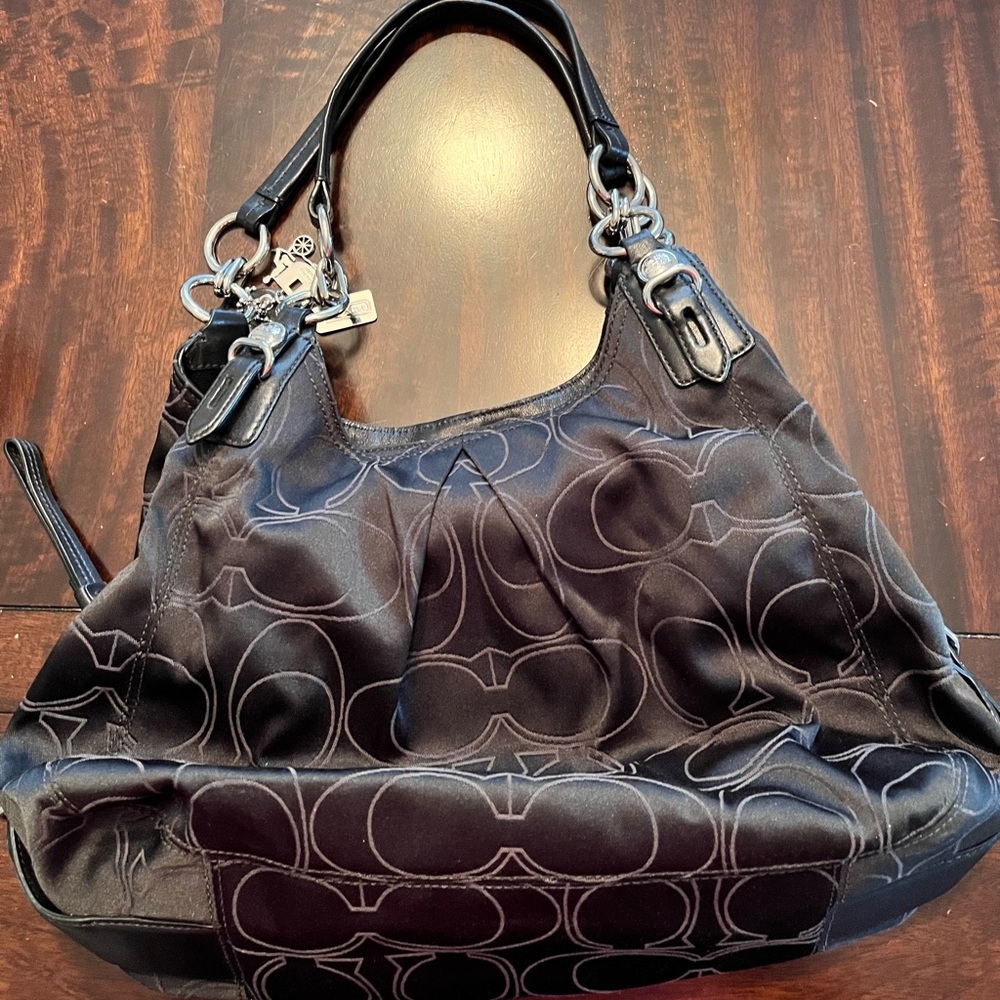 Coach authentic shoulder bag/satchel